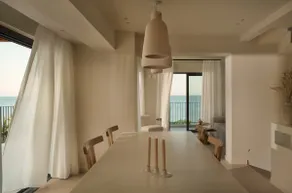 & Direct Beach Access - Image 3
