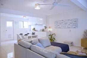 Paradise in Peregian - a little gem steps to beach - Image 2