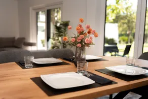 Newly renovated & cozy with terrace - Image 5