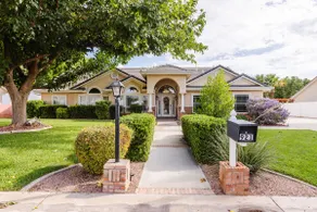 Family-Friendly Home Near Zion - Image 4