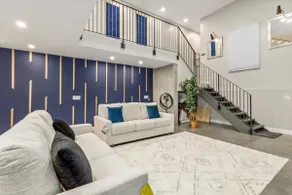 Open Concept Loft 8 mins from Downtown Sleeps 8. - Image 3