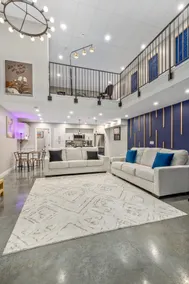Open Concept Loft 8 mins from Downtown Sleeps 8. - Image 4