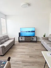Spacious 3BR Home 15MINS to West Edmonton Mall - Image 2