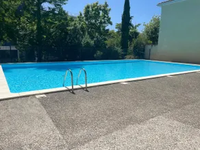 Urban oasis – Unique charm & pool - Image 4