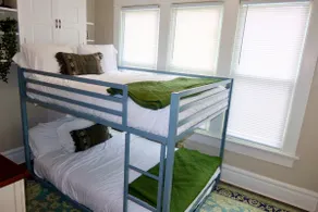 Parkside Balcony Condo with Pool Table - Image 5