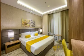 Luxury 1- Bedroom Apartment Executive Suite - Image 3