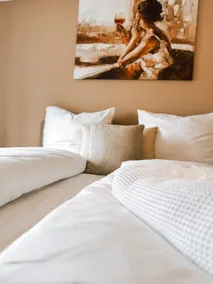 P7 -Entire apartment - quiet location by the river - Image 5