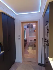 Modern flat in quiet residential cul-de-sac - Image 2