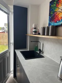 Modern flat in quiet residential cul-de-sac - Image 4