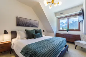 The Lookout Stylish Escape with Mountain Views - Image 3