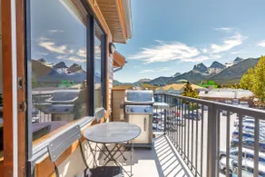 The Lookout Stylish Escape with Mountain Views - Image 5