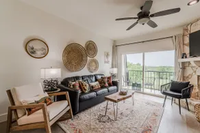 Downtown+Stunning Riverview+Fireplace - Image 3