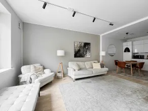 Modern 2BR downtown, private sauna, workspace - Image 2