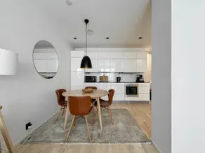 Modern 2BR downtown, private sauna, workspace - Image 5