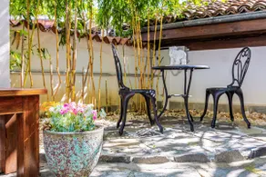 Old Town 2BR Spacious House with Private Garden and Free Parking - Image 3