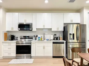 3B3B Brand New in Pasadena/monthly available - Image 3