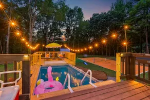 Pool, Theatre, Pickleball, Golf, Firepit - Image 2