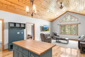 Rustic, updated 2bed2bath UPPER condo on Tuscumbia - Image 2