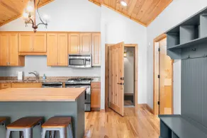 Rustic, updated 2bed2bath UPPER condo on Tuscumbia - Image 3