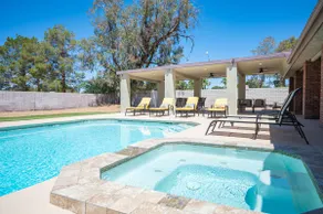 35% OFF - Luxury Home Near The Strip - Image 5