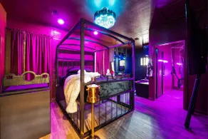 Romantic Couples Only Hot Tub Escape Self Check In - Image 4