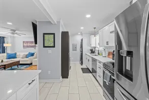 Charming Downtown Corner Cottage - Dog Friendly! - Image 3
