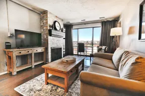 Top Floor Centrally Located. Free Bus to Lifts - Image 3