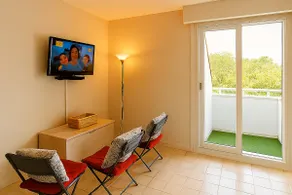 New cocoon between sea and countryside, sleeps 4, Parking - Image 4