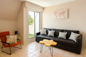 New cocoon between sea and countryside, sleeps 4, Parking - Image 2