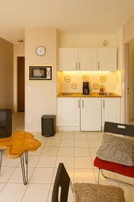 New cocoon between sea and countryside, sleeps 4, Parking - Image 5