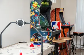 Indy Escape | 5BR | Sleeps 16 | Arcade games! - Image 4