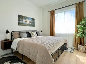 Luxe Mediterranean Lounge with King Bed - Image 5