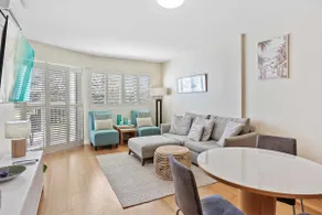Spacious Apartment on Salt Beach - Image 3