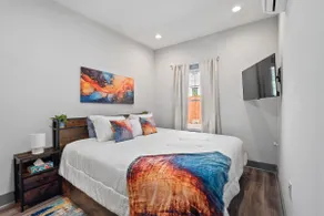 Cozy & Spacious Apt., KING BED, Heart of Town - Image 2