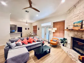 Peaceful Retreat w/ Private yard - Image 4