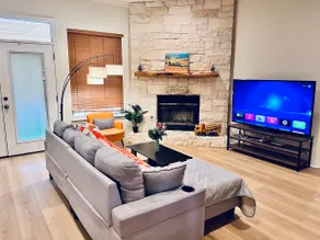 Peaceful Retreat w/ Private yard - Image 3