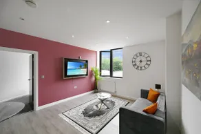 #7 Milburn, CMK location 10 min walk train station - Image 4