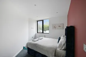 #7 Milburn, CMK location 10 min walk train station - Image 3