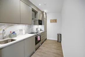 #7 Milburn, CMK location 10 min walk train station - Image 5