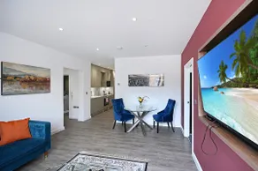 #7 Milburn, CMK location 10 min walk train station - Image 2