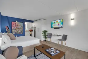 Stylish Stay Near Disney World + Free Parking - Image 2