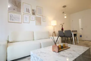 Leo’s Modern Flat with Balcony & Parking - Image 3