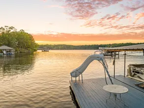 Sleeps 20! No Steps to Water Luxe Family Lakehouse - Image 3