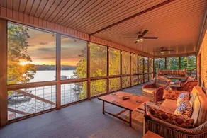 Sleeps 20! No Steps to Water Luxe Family Lakehouse - Image 5