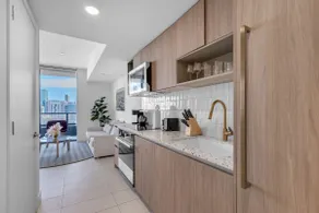 Bright and Breezy 1 Bed Unit With Water and City Views - Image 5