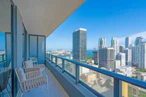 Bright and Breezy 1 Bed Unit With Water and City Views - Image 3