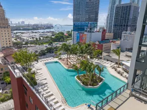 Bright and Breezy 1 Bed Unit With Water and City Views - Image 4