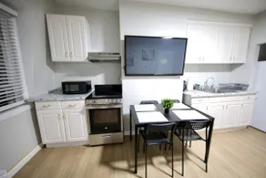 3 BDRM Apt Next to Airport/5 min to Downtown - Image 4
