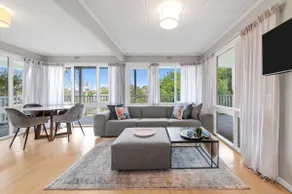 Boutique Costal Retreat in Blairgowrie - Image 3