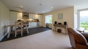 Sams Cottage with Loch Tay Vistas and Hot Tub - Image 5